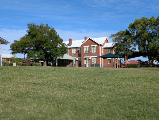 Cessnock West Public School logo
